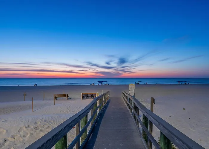 Retreat - Steps To - King - Pool - Games * Clearwater Beach