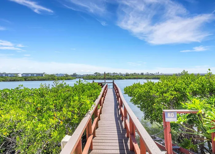 Retreat - Steps To - King - Pool - Games * Clearwater Beach